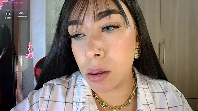 Snapshot of leahtemptation3 chatting on May 15, 2026, 11:01 pm leahtemptation3 online show from May 15, 2026, 11:01 pm