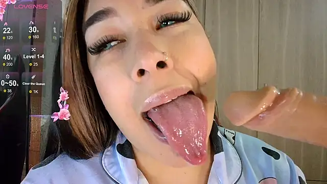 Snapshot of leahtemptation3 chatting on June 19, 2026, 11:52 pm leahtemptation3 online show from June 19, 2026, 11:52 pm