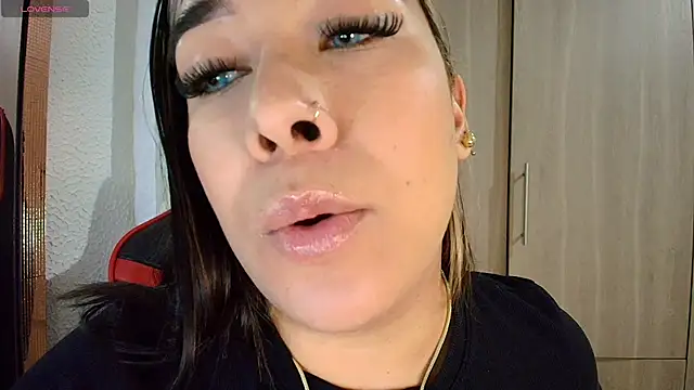 Snapshot of leahtemptation3 chatting on June 21, 2026, 7:33 am leahtemptation3 online show from June 21, 2026, 7:33 am