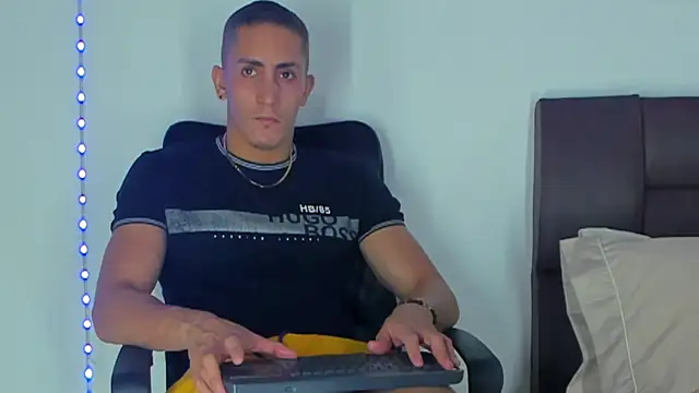 MikeRoss7777 online show from December 18, 2024, 6:21 am