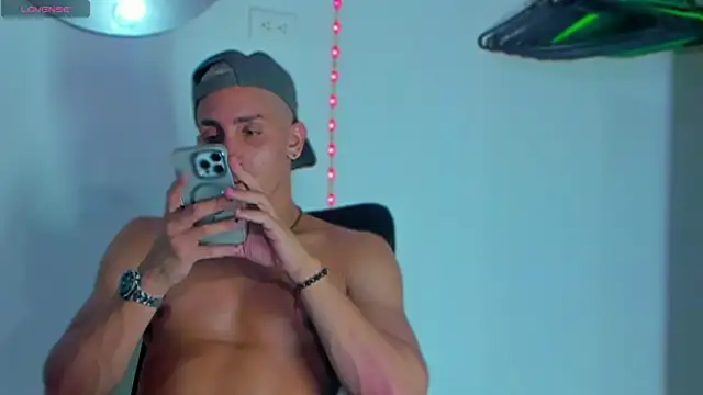 MikeRoss7777 online show from January 11, 2025, 6:56 am