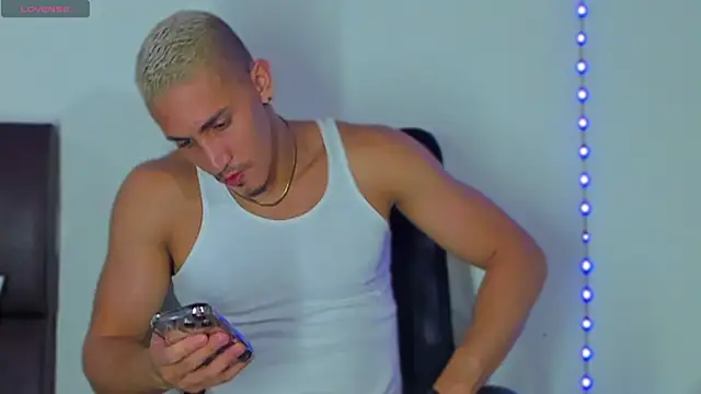 MikeRoss7777 online show from February 7, 2025, 9:58 am