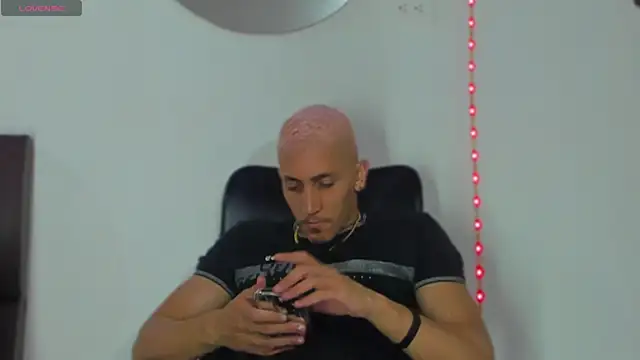 MikeRoss7777 online show from February 16, 2025, 4:20 am