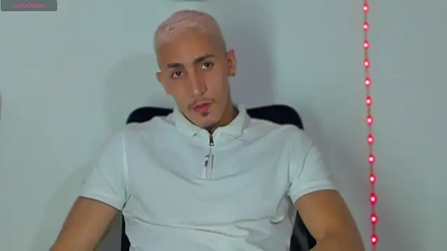 MikeRoss7777 online show from February 17, 2025, 2:53 am