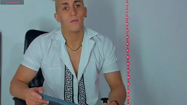 MikeRoss7777 online show from February 24, 2025, 10:03 pm