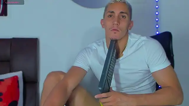 MikeRoss7777 online show from March 17, 2025, 8:07 am