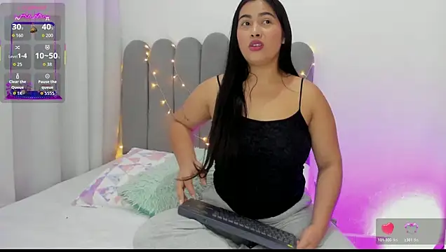 andrea osorio  online show from October 22, 2025, 1:33 pm