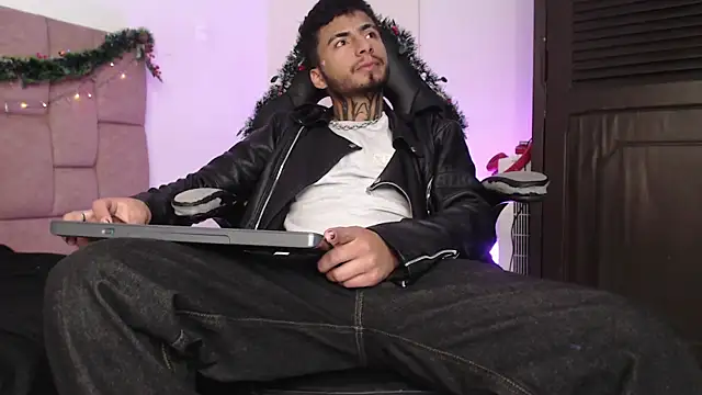 JuanCamiilo 66 online show from November 20, 2025, 3:18 am