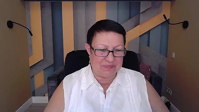 BarbaraTurners online show from October 10, 2025, 6:29 pm