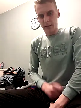 Mrleitenant online show from February 11, 2026, 6:24 pm