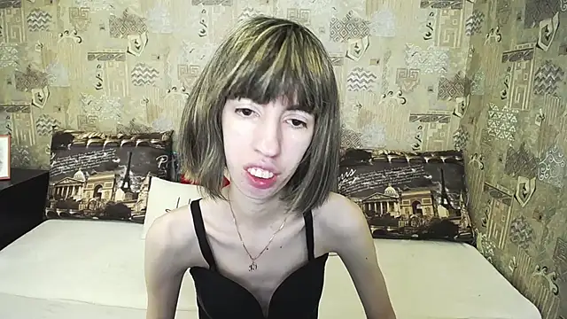 Snapshot of Unusual_G chatting on June 22, 2026, 5:37 am Unusual G online show from June 22, 2026, 5:37 am
