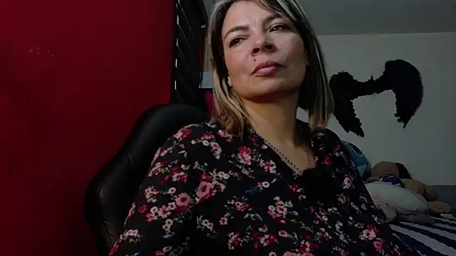 charlotedoll online show from May 12, 2026, 10:51 pm