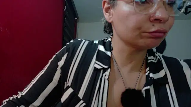 charlotedoll online show from May 16, 2026, 2:41 am