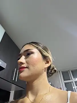 Snapshot of Arianavillada chatting on June 12, 2026, 3:49 am Arianavillada online show from June 12, 2026, 3:49 am