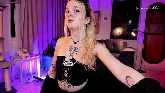 misschloe   online show from January 8, 2025, 12:06 am