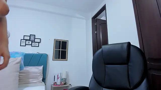 kamila lopez online show from November 15, 2025, 10:48 pm