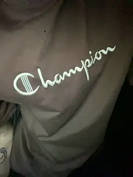 oguuxum online show from April 5, 2026, 8:39 pm