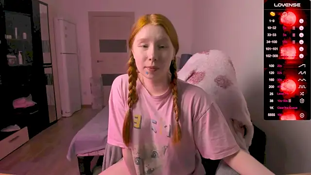 Snapshot of CallMeEffy1 chatting on August 4, 2026, 7:49 pm CallMeEffy1 online show from August 4, 2026, 7:49 pm