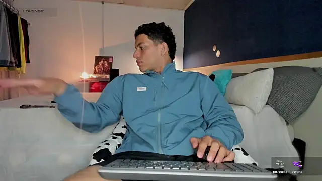 Curlblue online show from April 18, 2026, 4:27 am