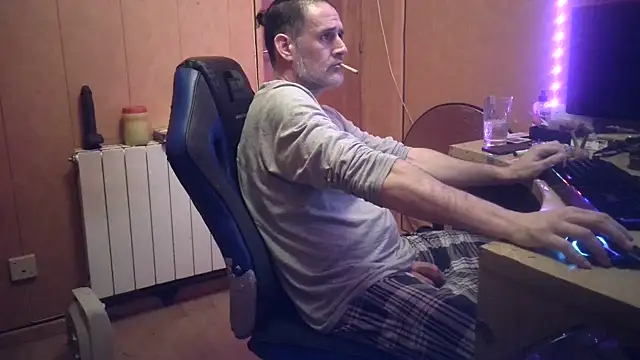 Lia Y PatrickX online show from February 10, 2025, 7:28 pm