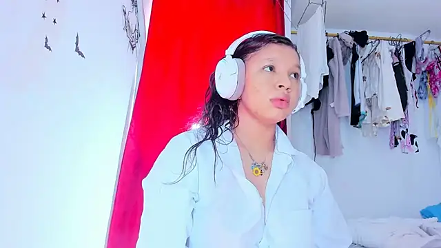 Emily Coper18 online show from December 14, 2025, 1:49 pm