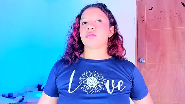 Emily Coper18 online show from April 19, 2026, 6:10 pm