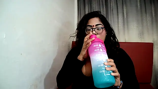 Snapshot of Indian_Lola00 chatting on February 6, 2025, 9:28 pm Indian Lola00 online show from February 6, 2025, 9:28 pm