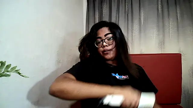 Snapshot of Indian_Lola00 chatting on February 14, 2025, 9:32 pm Indian Lola00 online show from February 14, 2025, 9:32 pm