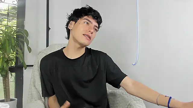 sebas rose online show from September 28, 2025, 2:11 pm