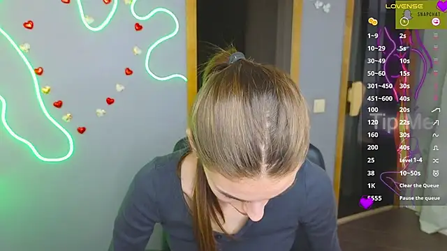 EmmyGreans online show from March 17, 2025, 9:33 am