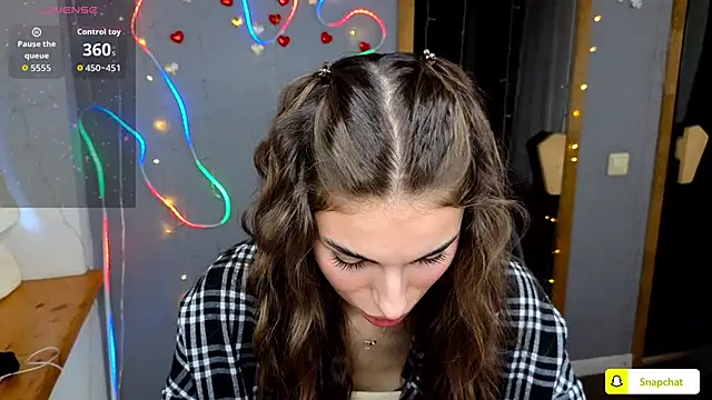 EmmyGreans online show from September 20, 2025, 5:41 am