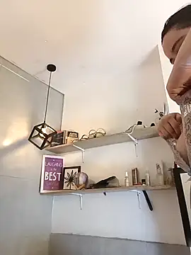 LunaGil1 online show from December 30, 2024, 5:23 pm