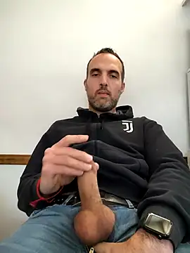 leon3875 online show from October 15, 2025, 3:23 pm