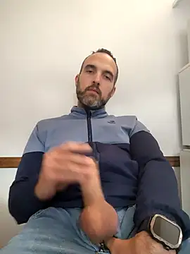 leon3875 online show from December 5, 2025, 3:30 pm