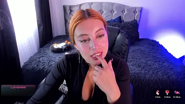 Snapshot of Violetaarey chatting on February 13, 2026, 8:49 pm Violetaarey online show from February 13, 2026, 8:49 pm