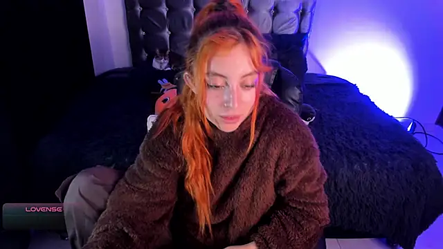 Snapshot of Violetaarey chatting on February 18, 2026, 4:41 am Violetaarey online show from February 18, 2026, 4:41 am