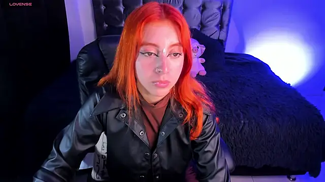 Snapshot of Violetaarey chatting on February 26, 2026, 2:32 am Violetaarey online show from February 26, 2026, 2:32 am