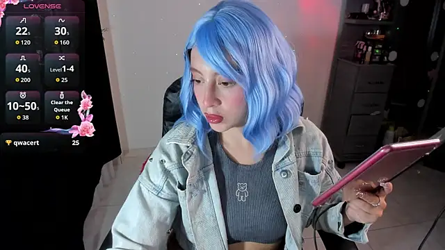 Violetaarey online show from May 12, 2026, 9:23 pm