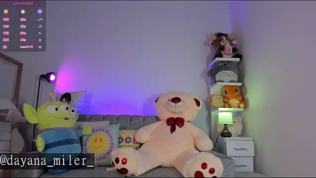 Snapshot of _dayana_miler chatting on June 5, 2026, 4:02 pm dayana miler online show from June 5, 2026, 4:02 pm