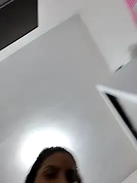 Bella Anjoss online show from February 1, 2025, 2:05 am