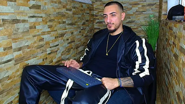 Snapshot of AndrewBanner chatting on December 24, 2024, 4:33 am AndrewBanner online show from December 24, 2024, 4:33 am