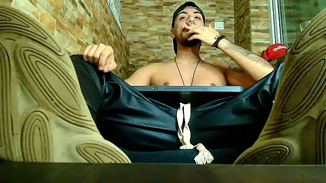Snapshot of AndrewBanner chatting on January 23, 2025, 5:02 am AndrewBanner online show from January 23, 2025, 5:02 am