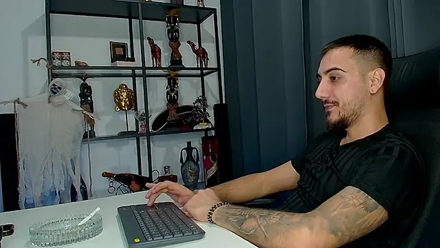 Snapshot of AndrewBanner chatting on February 3, 2025, 6:07 pm AndrewBanner online show from February 3, 2025, 6:07 pm