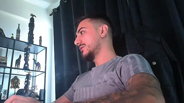 Snapshot of AndrewBanner chatting on March 17, 2025, 5:23 am AndrewBanner online show from March 17, 2025, 5:23 am