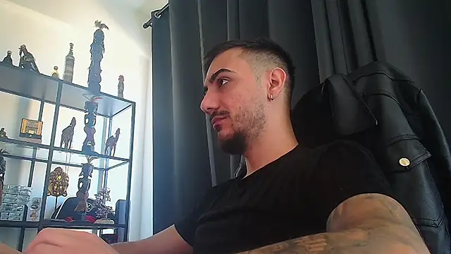 Snapshot of AndrewBanner chatting on March 19, 2025, 7:29 am AndrewBanner online show from March 19, 2025, 7:29 am