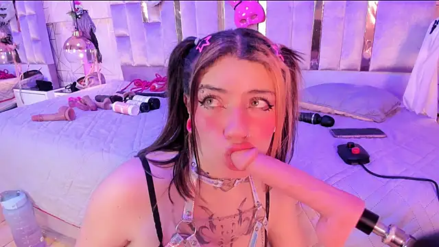 Broklinwhite  online show from January 28, 2025, 1:38 pm