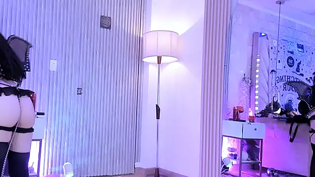 zephirahabney online show from September 28, 2025, 3:17 pm