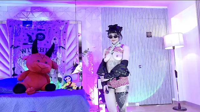 zephirahabney online show from October 31, 2025, 2:51 pm