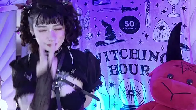 zephirahabney online show from November 1, 2025, 1:57 pm