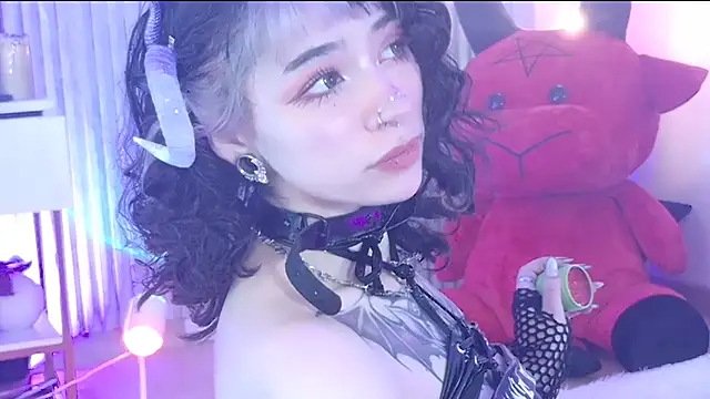 zephirahabney online show from November 25, 2025, 3:12 pm